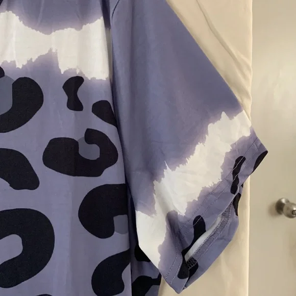 V neck maxi dress. Purple, white & black short sleeve leopard print. New in bag - Picture 4 of 8